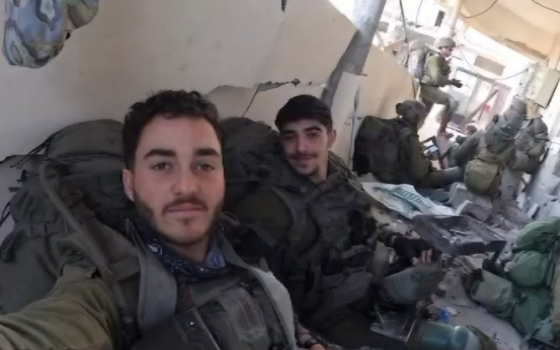 جندي إسرائيلي يزور فرنسا في إجازته