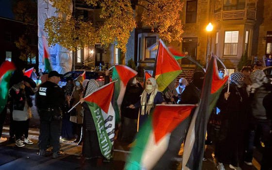 احتجاج داعم لفلسطين أمام كنيس يهودي في مونتريال