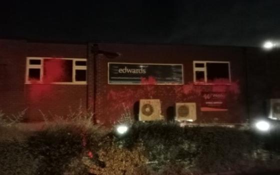 استهداف شركة داعمة لمصنع إلبيت للأسلحة وتلطيخها