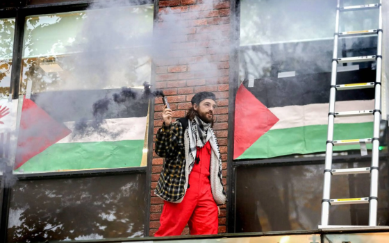 ناشط من حركة فلسطين