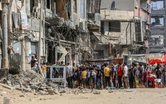 احتشاد الناي في غزة للحصول على طعام