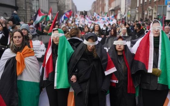 نساء أيرلنديات يتظاهرن لأجل فلسطين