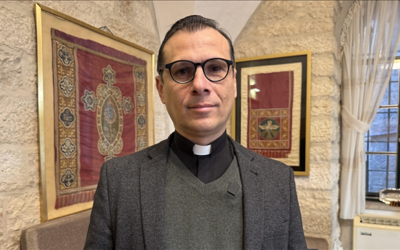 القس الفلسطيني منذر إسحاق  