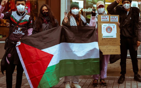 وقفة أمام ستاربكس للاحتجاج على دعمه للاحتلال