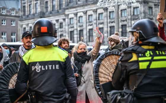 وقفة داعمة لفلسطين في مواجهة الشرطة