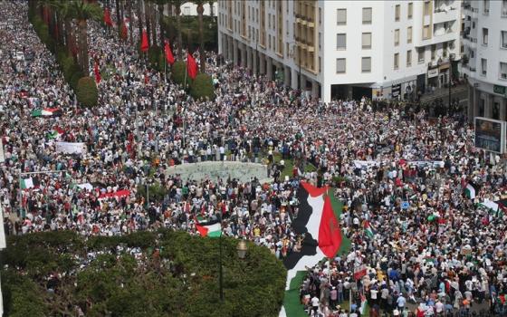 مظاهرة حاشدة للتضامن مع فلسطين