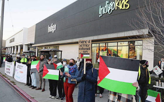 احتجاج داعم لفلسطين أمام متجر إنديغو الداعم للاحتلال