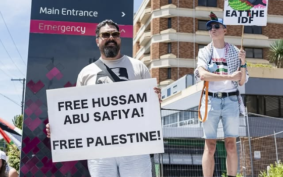 احتجاج للمطالبة بالإفراج عن أبو صفية أمام مستشفى أسترالي