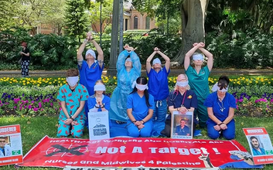 أطباء أستراليون بتمثيلية تعبر عن التضامن أطباء غزة_