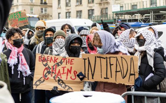 طلاب جامعيون بوقفة تضامنية لأجل فلسطين