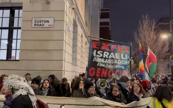 حصار بلدية كامدن باحتجاج داعم لفلسطين