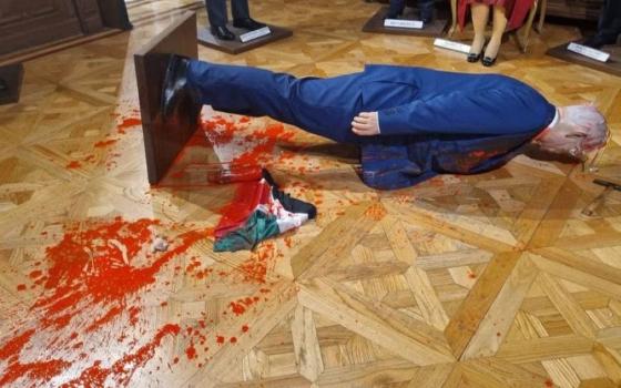 تحطيم تمثال نتنياهو في متحف بالمكسيك