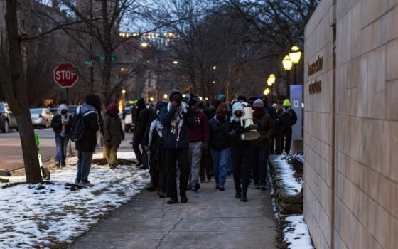 مسيرة داعمة لفلسطين أمام منزل رئيس جامعة شيكاغو
