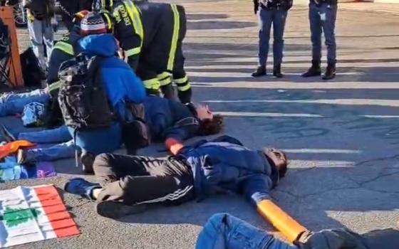 حصار شركة ليوناردو للطائرات