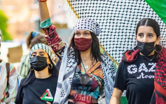 بيلا حديد بمظاهرة داعمة لفلسطين