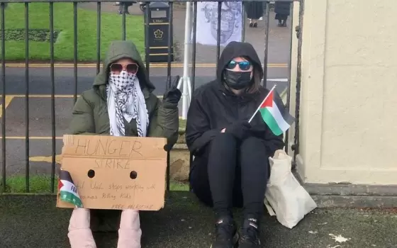 طلاب من جامعة ليستر بدأوا إضرابًا عن الطعام