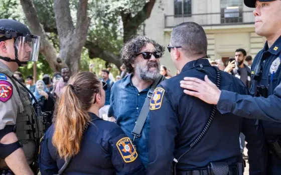 الشرطة بمواجهة أكاديمي داعم لفلسطين