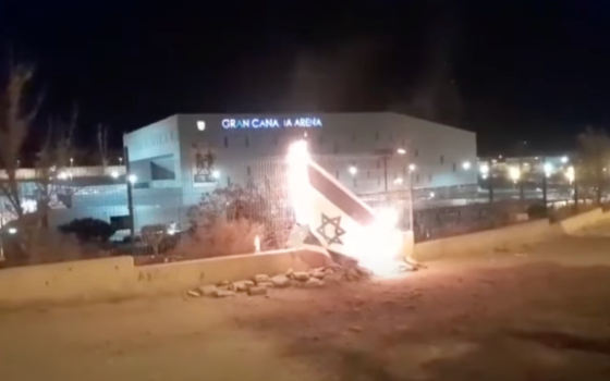 إحراق العلم الإسرائيلي أمام ملعب بإسبانيا