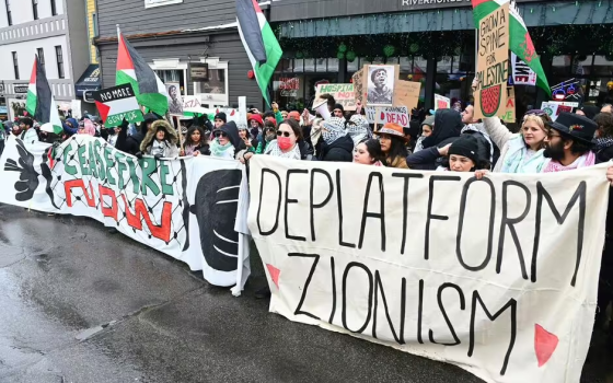 احتجاجات خلال مهرجان "صندانس" السينمائي