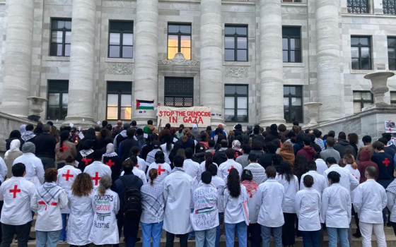 وقفة تدعو لوقف إطلاق النار في غزة بمشاركة أطباء_