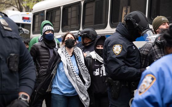 اعتقال طالبة مؤيدة لفلسطين