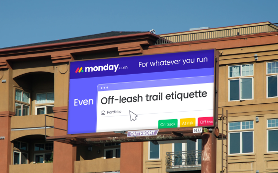 لافتة تابعة لشركة Monday