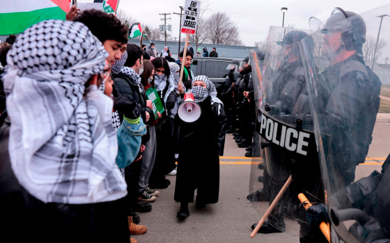 وقفة داعمة لفلسطين بمواجهة الشرطة