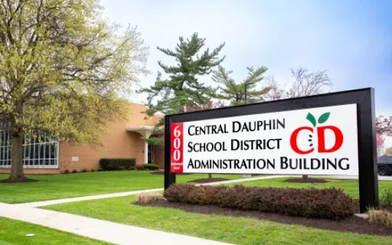 مدرسة "سنترال دوفين"