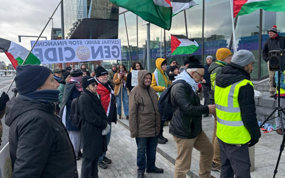 وقفة داعمة لفلسطين أمام البنك المركزي الأيرلندي