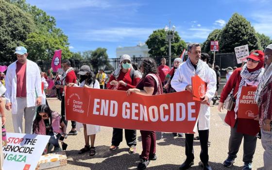 وقفة أطباء لدعم فلسطين