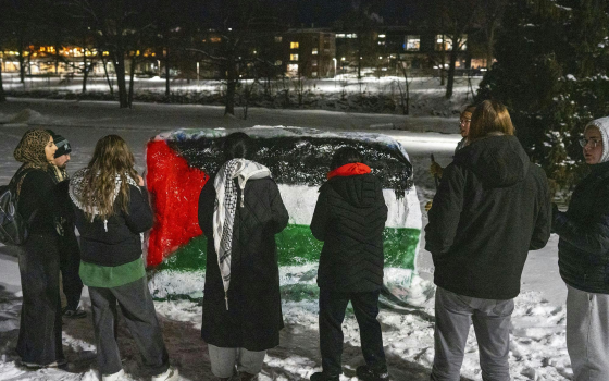 طلاب مشيغان بوقفة داعمة لفلسطين وتكريمية للشهداء