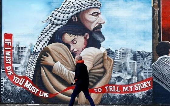 جدارية برسمة الشهيد أبي ضياء وحفيدته روح الروح في أيرلندا