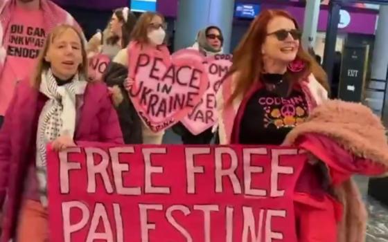 مظاهرة لمنظمة _كود بينك_ دعمًا لفلسطين_