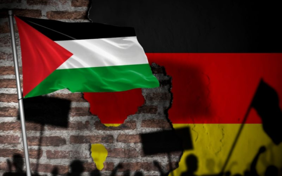 العلمان الفلسطيني والألماني