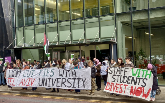 احتجاج خارج جامعة مانشستر لدعم فلسطين