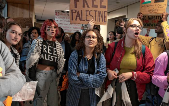 احتجاج أكاديمي داعم لفلسطين في جامعة ماساتشوستس