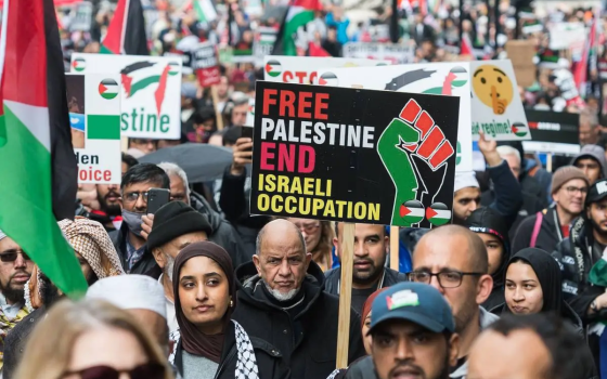 مظاهرة حاشدة لدعم فلسطين