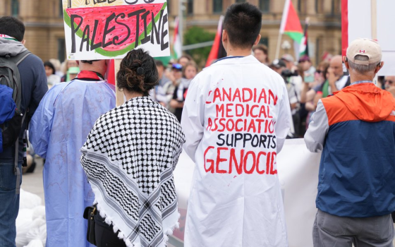 أطباء بوقفة داعمة لفلسطين