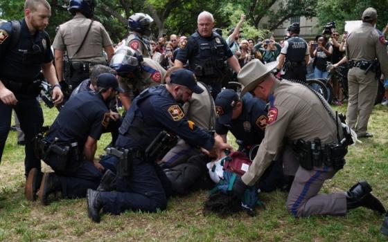 قمع طلاب مؤيدون لفلسطين