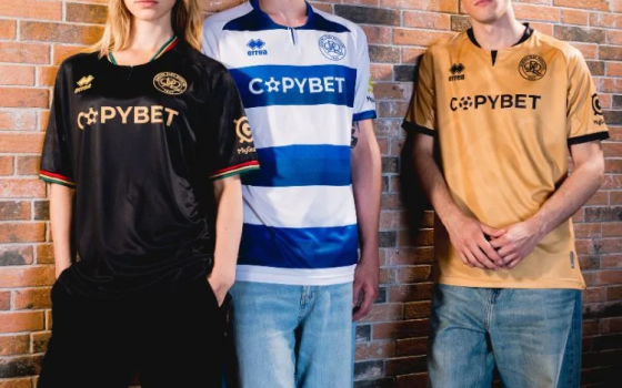 أشخاص يرتدون قمصانًا من إنتاج شركة إريا_