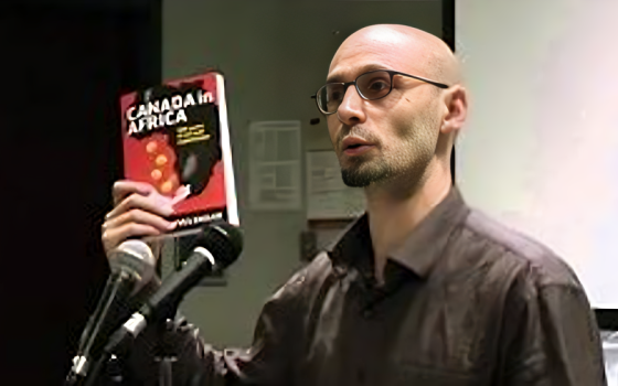 الكاتب إيف إنجلر