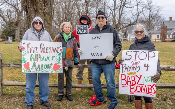 محتجون داعمون لفلسطين