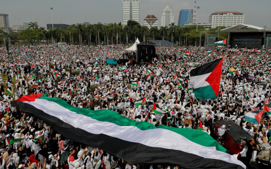 مظاهرة حاشدة لدعم فلسطين في إندونيسيا