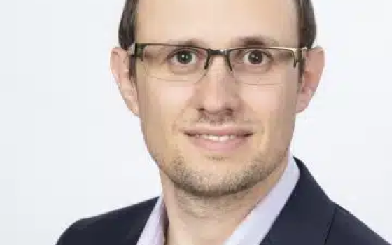 مسؤول صهيوني يدعى روبرت ووكر