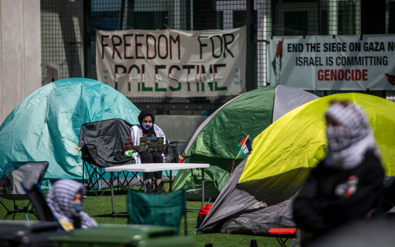 مخيم تضامني داعم لفلسطين