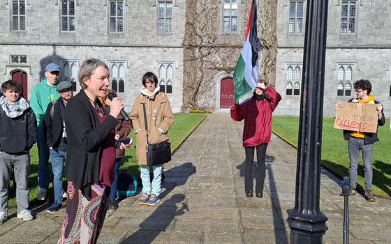 احتجاج مؤيد لفلسطين في جامعة جالواي_