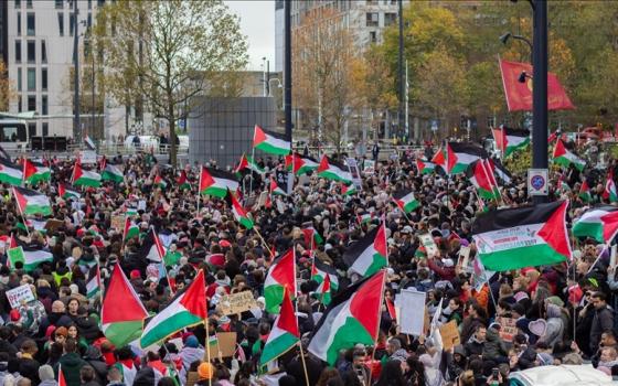 مظاهرة حاشدة لدعم فلسطين