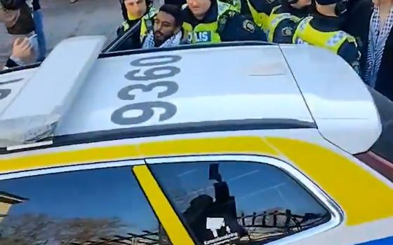 الشرطة تعتقل طالبا داعما لفلسطين