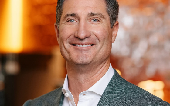 "براين نيكول"، الرئيس التنفيذي لشركة ستاربكس