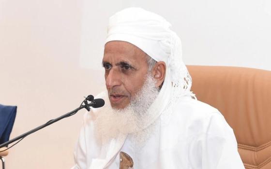 تصريح مفتي عُمان أحمد الخليلي حول تجويع قطاع غزة